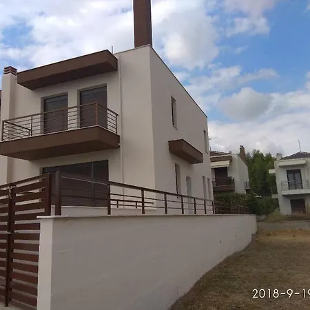 Melina Suites *