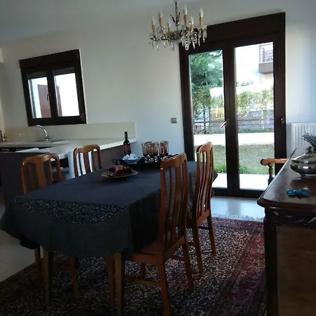 Melina Suites *